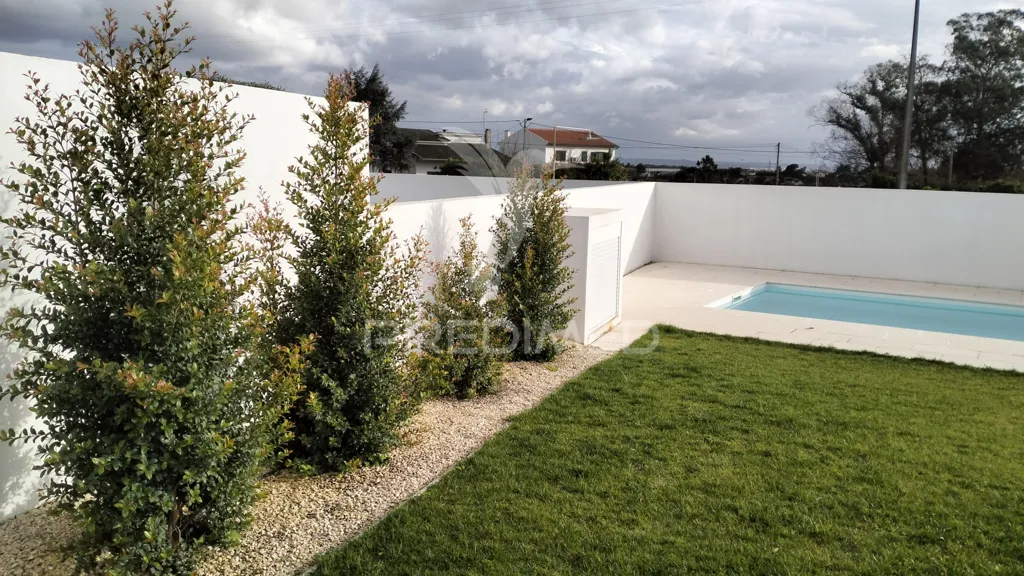 Piscine - Luxury Villa with Shared Pool in Entroncamento