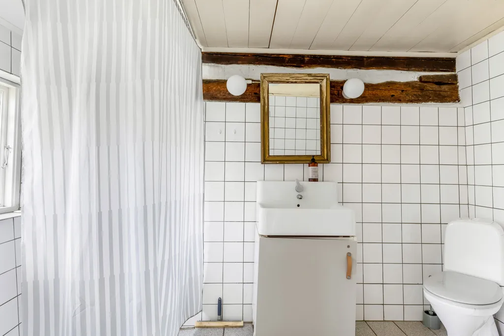 Bathrooms - Historic Villa with Garden in Højer