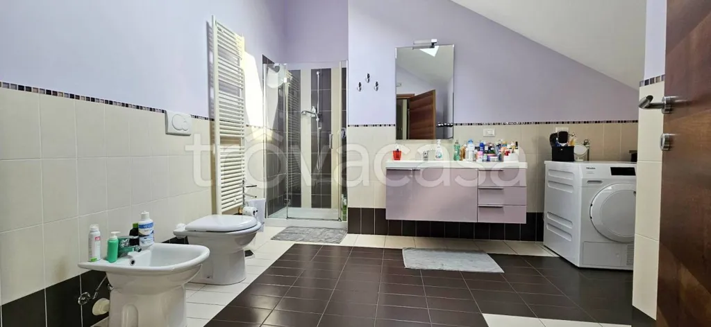 Vannitoad - Apartment with Balcony and Box in Chivasso