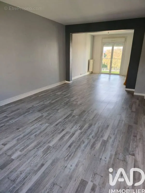 Appartement Cosy Rénové avec Parking à Contrexéville