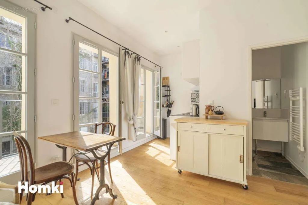 Kitchen - Duplex Apartment with South Terrace in Marseille
