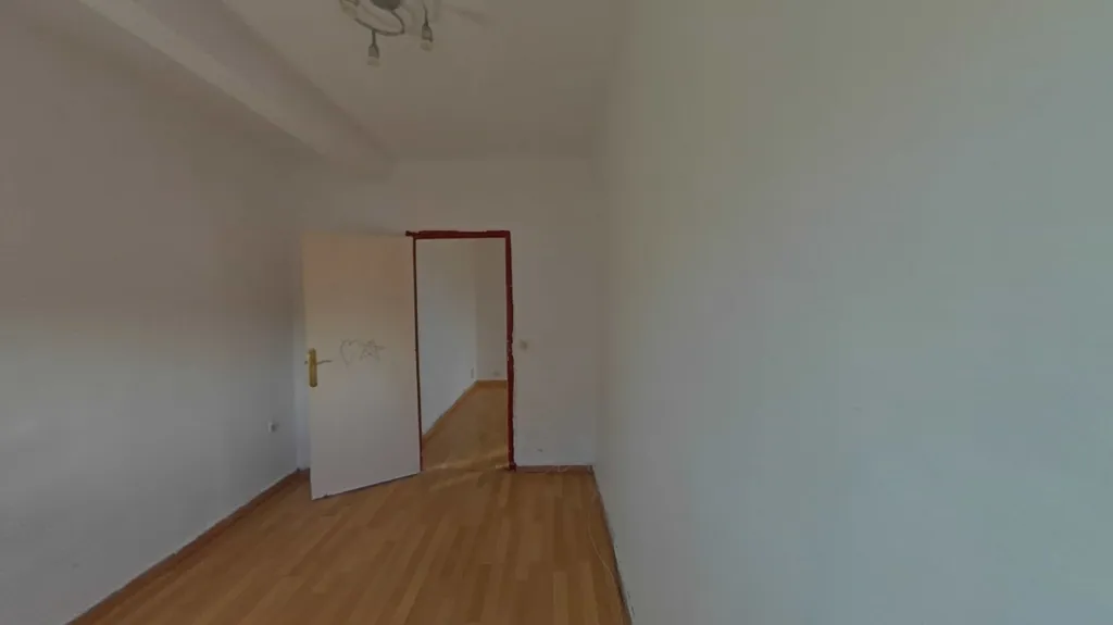 Pièces - Flat with Parquet Floors in Badalona
