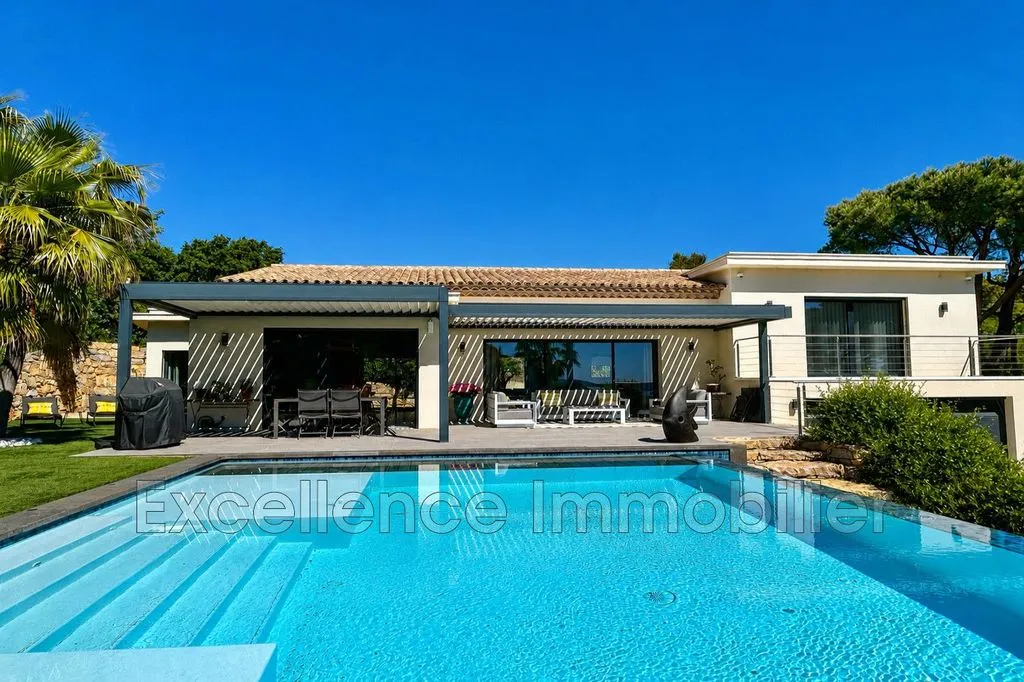 Piscine - Villa Luxueuse avec Vue Mer à Sainte-Maxime