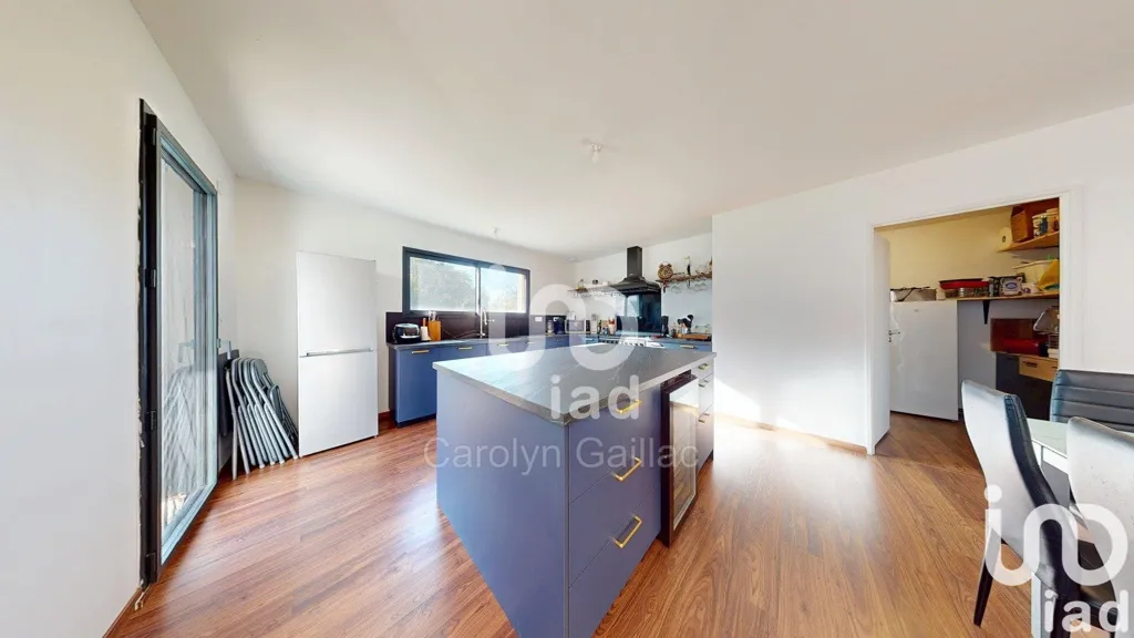 Cuisine - Maison contemporaine avec terrasse à Saint-Étienne-de-Tulmont