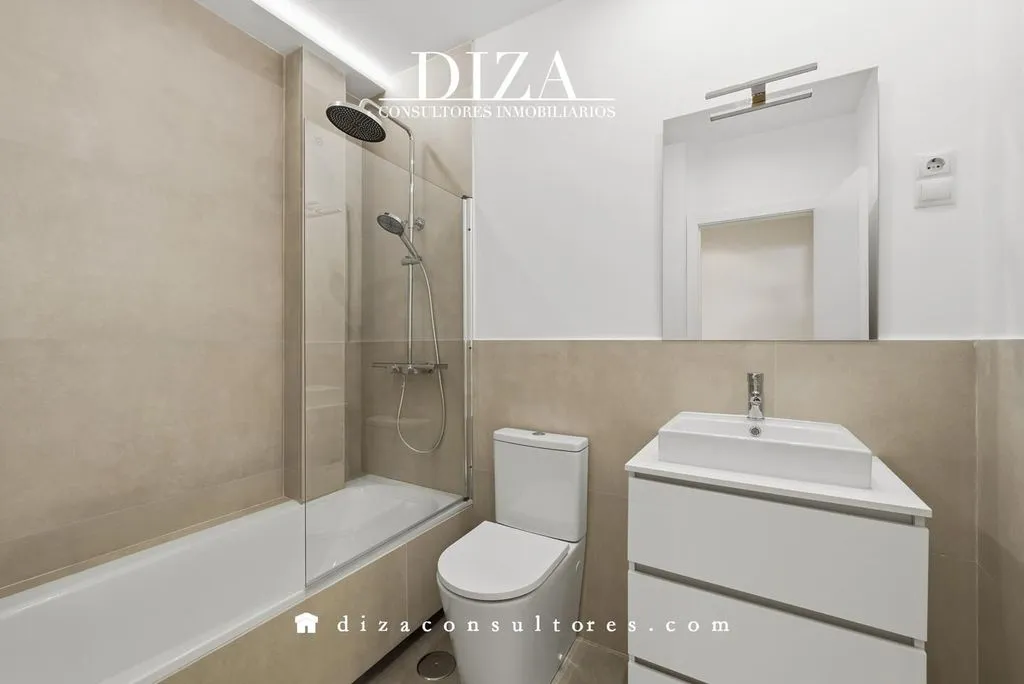 Bathrooms - Luxury Flat with West View in Ibiza, Madrid