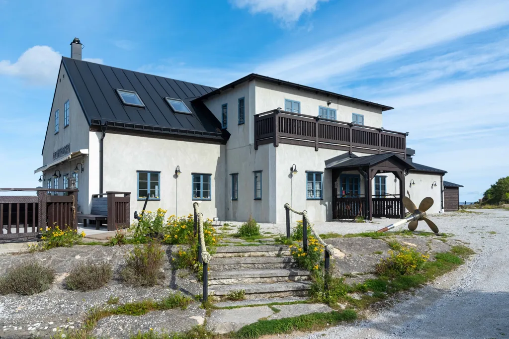 Välivaade - Commercial Property with Sea View in Herrvik