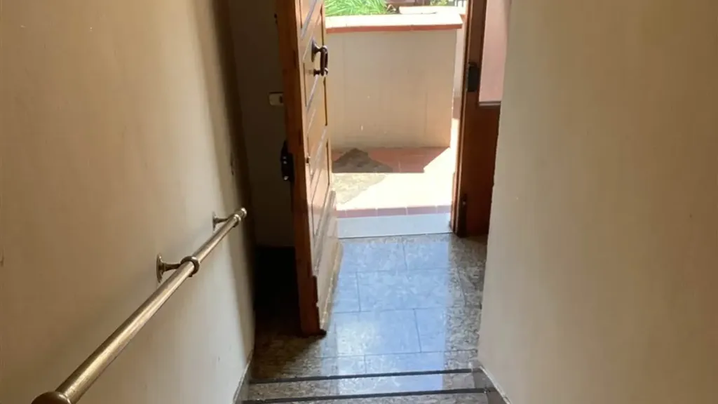 Esik - Panoramic Apartment with Balcony in Vinci