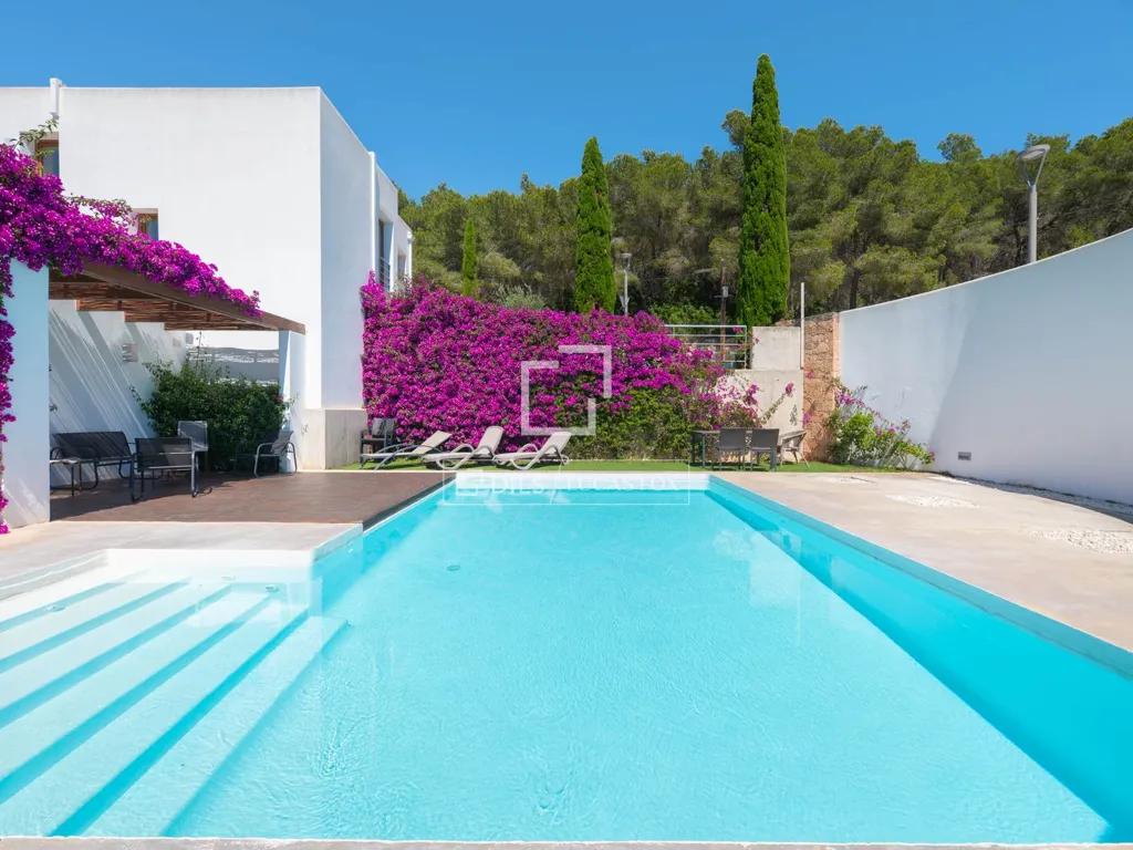 Bassein - Renovated Townhouse Near Beach in Cala Llonga
