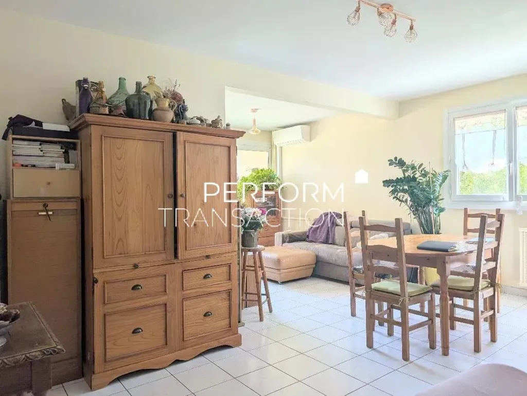 Séjour - Appartement avec Balcon et Climatisation à Les Buissières