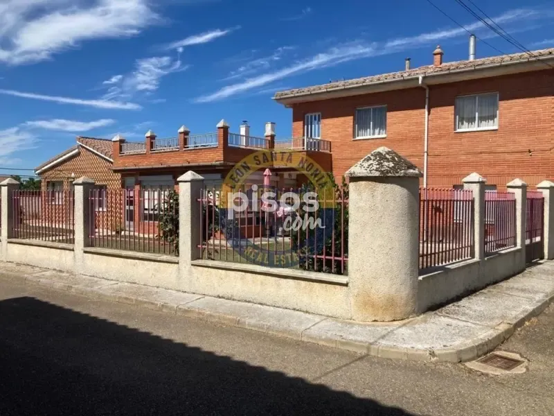 Exterior - 3-bedroom house in ES