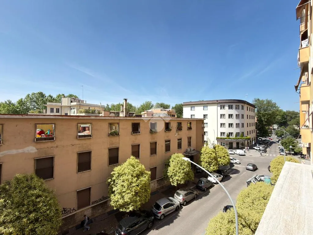 Rõdu - Studio with Balcony in Via Iberia, Rome