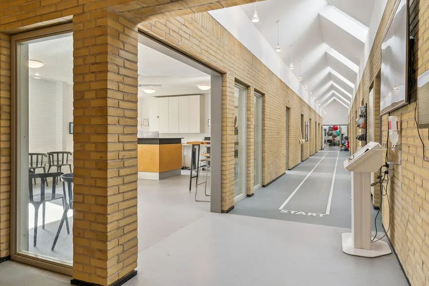 Esik - Flexible Office Space with Gym in Atrium Setting
