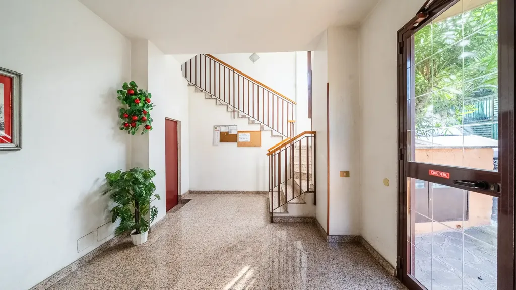 Entrée - Characterful Two-Level Apartment in Fonte Nuova