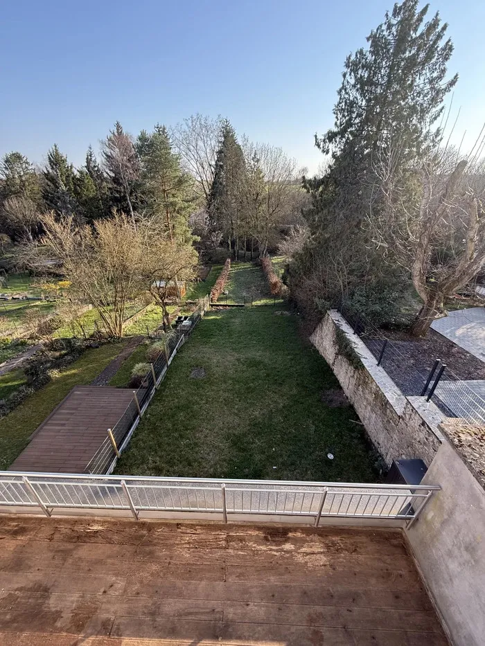 Aed - 5-Bedroom House with Multiple Uses in Luxembourg