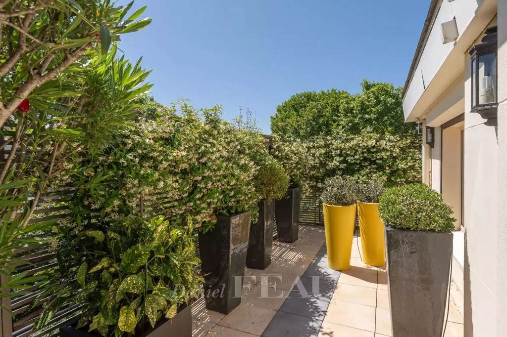 Terrass - Mansion with Swimming Pool in Neuilly-sur-Seine