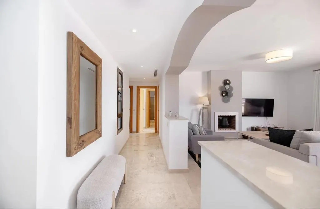 Hallway - Luxury Flat with Pool in Casares, Andalusia