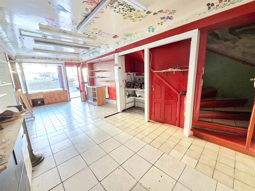 Garage - Townhouse for Renovation in Billom Centre