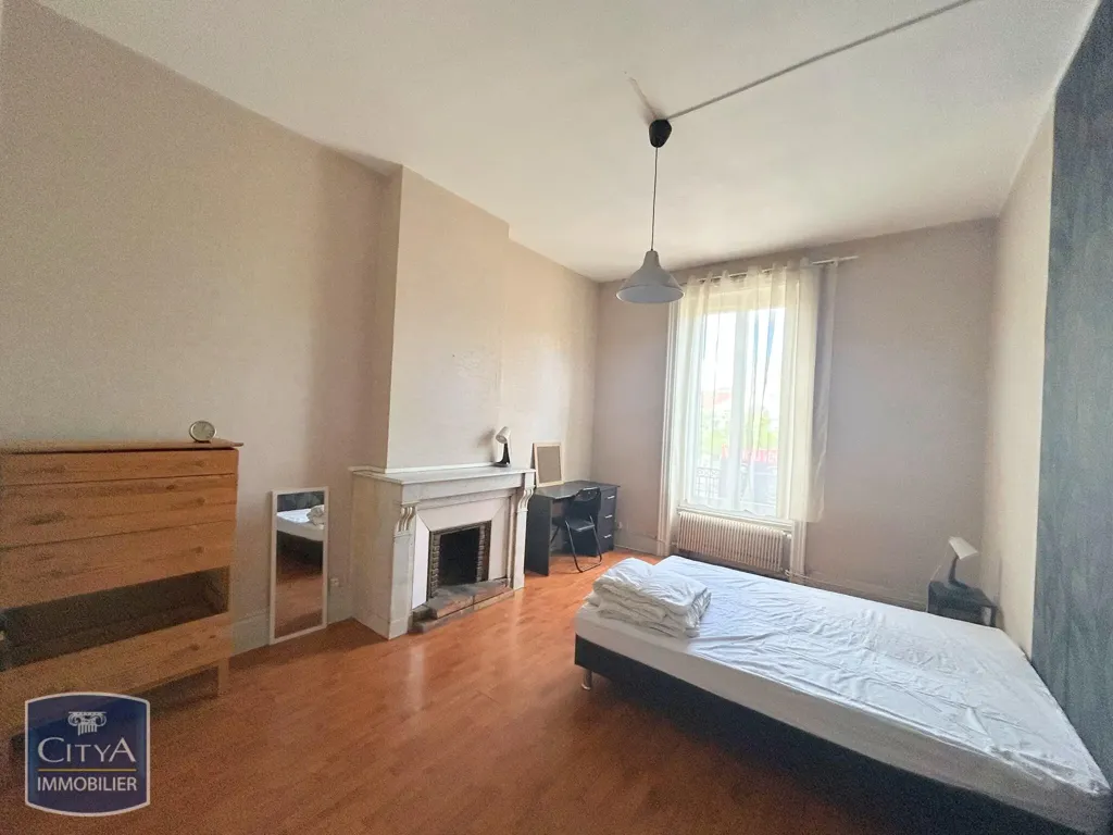 Chambres - Appartement T5 avec Grenier à Saint-Étienne