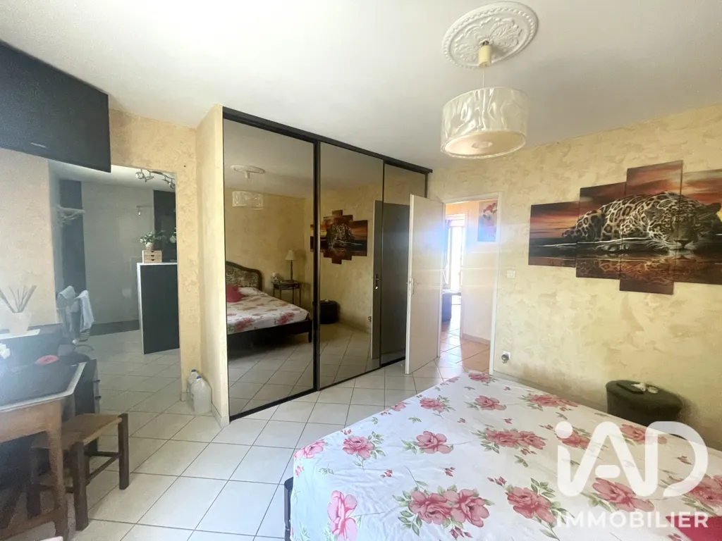 Chambres - Maison Traditionnelle avec Piscine à Cuxac-d'Aude