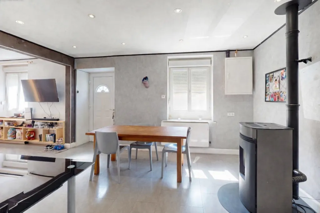 Maison au Calme avec Garage et Terrain à Champier