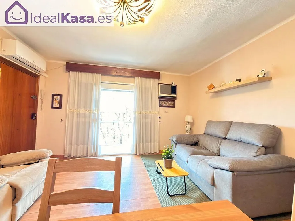 Elutuba - 3-Bedroom Flat with Terrace in Los Pájaros