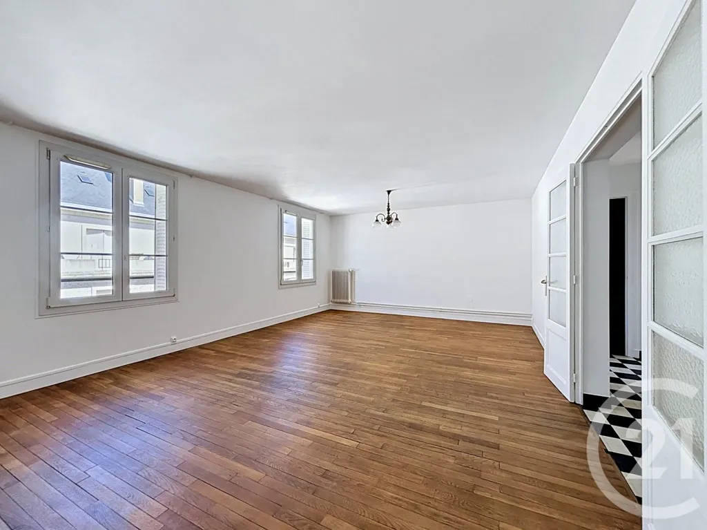 Pièces - Appartement F5 avec Vue sur Basilique à Tours