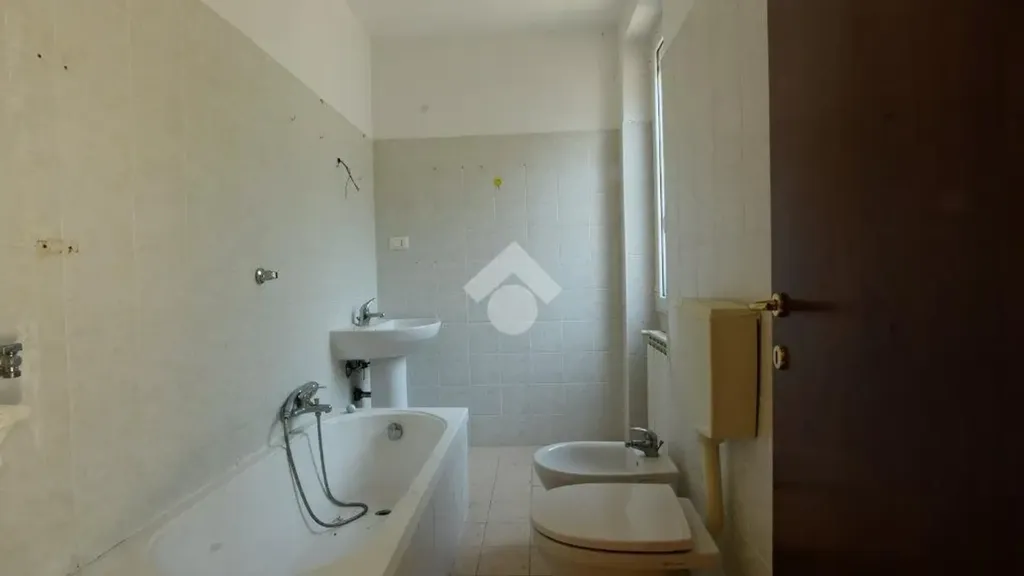 Salles de bain - Twin-Occupancy Flat with Terrace in Treville