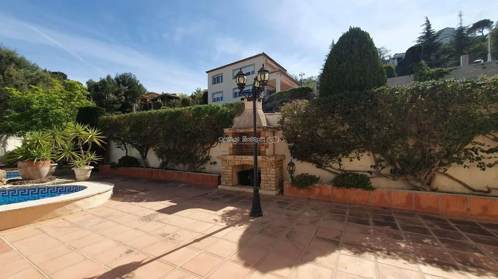 Bassein - Detached Villa with Sea Views in Ador