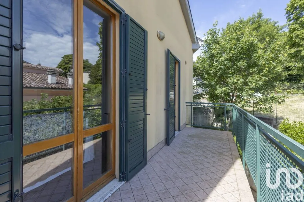 Rõdu - Spacious House with Balcony in Serra Sant'Abbondio