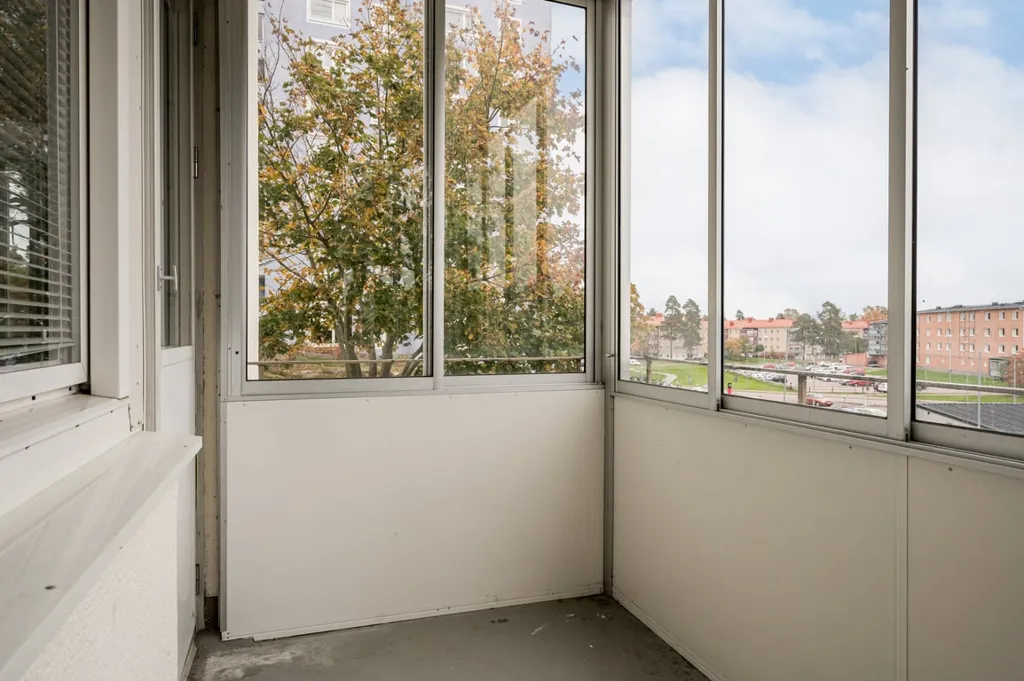 Balcon - Well-Planned Flat with Glazed Balcony in Skoghall