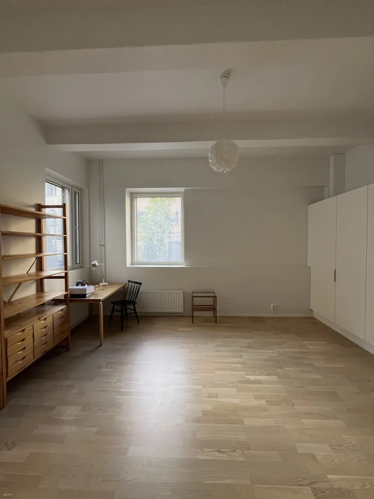 Bureau - Apartment with Balcony in Kamppi, Helsinki