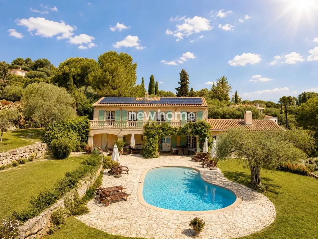 Vue aérienne - Villa avec Piscine Chauffée à Valbonne