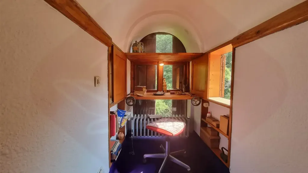 Bureau - Old Mill Apartment with Garden in Carmignano