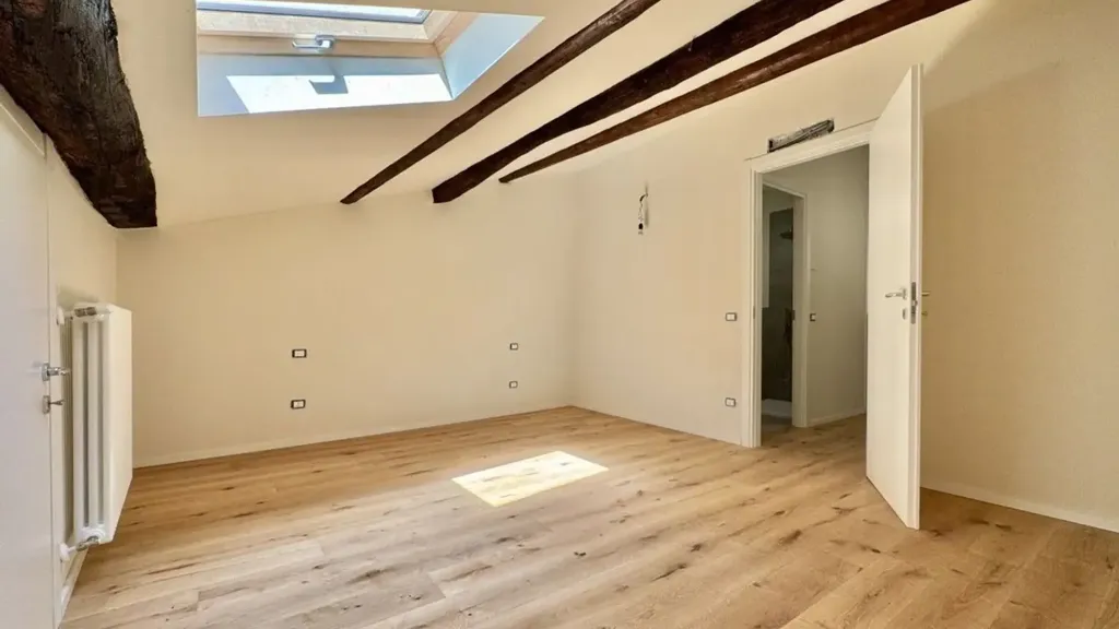 Pièces - Terraced House with Independent Access in Lucca