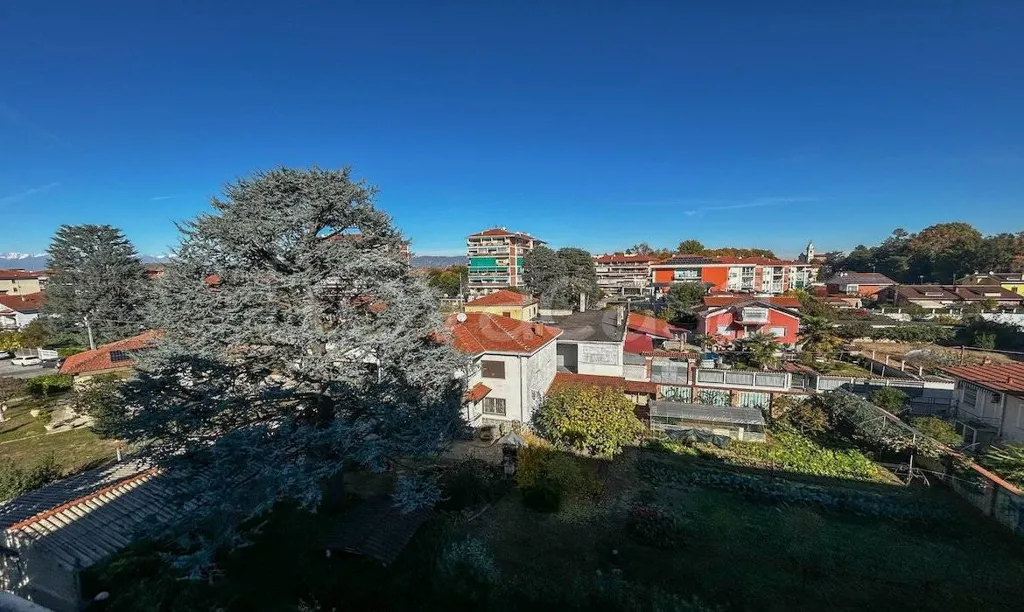 Jardin - Rearranged Apartment with Balcony in Santena