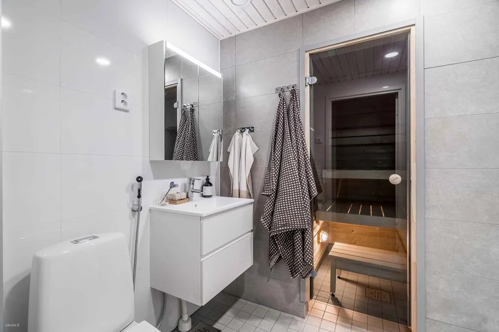 Salles de bain - Corner Apartment with Balcony in Herttoniemi