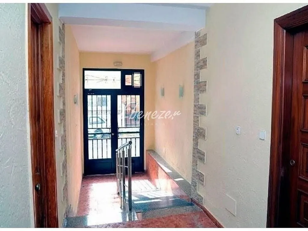 Entrée - Apartment with Balcony in Barrio Peral