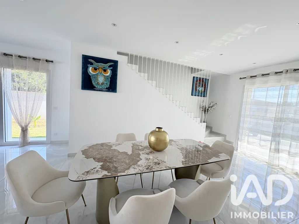 Sala da pranzo - Architectural House with Pool in Carbon-Blanc