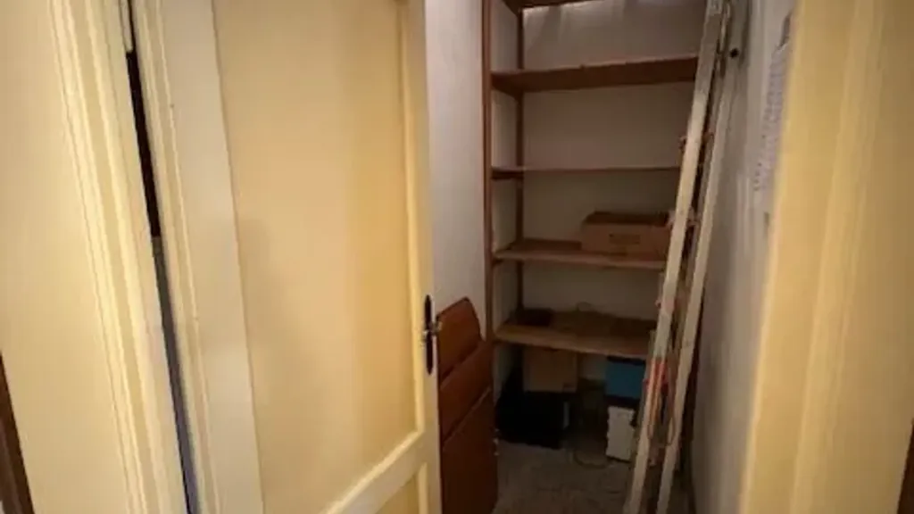 Pièces - 4-Bedroom Apartment with Balcony in Florence