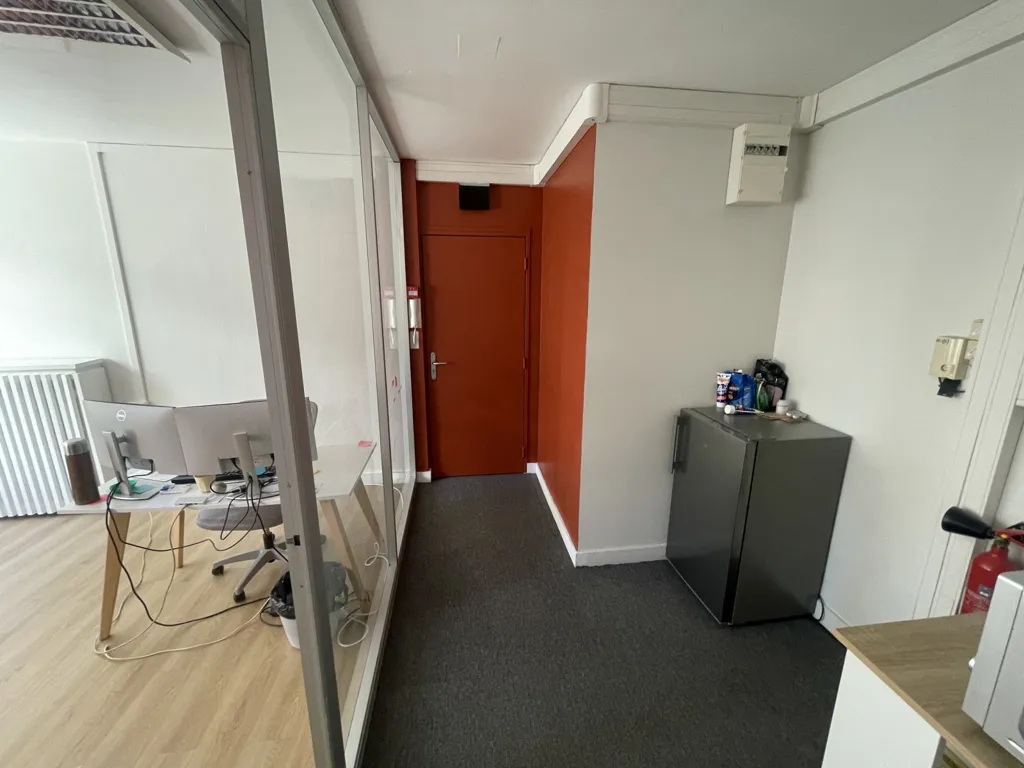 Bureau - Appartement T3-T4 en RDC avec Parking à Poitiers