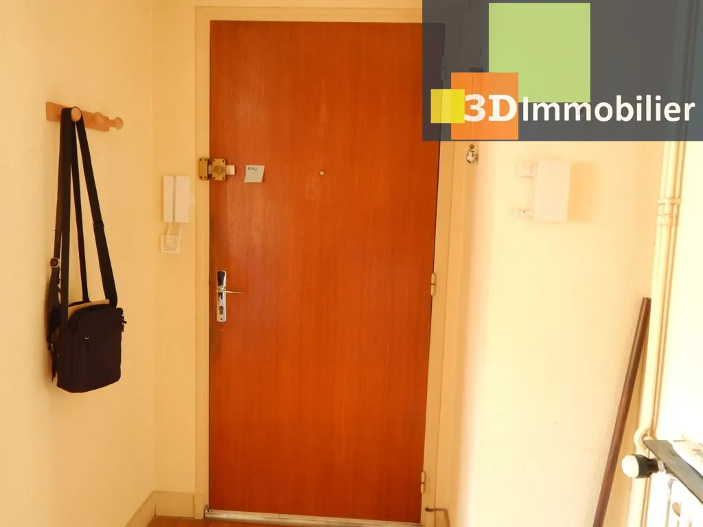 Entrée - Appartement T4 avec Balcon à Lons-le-Saunier