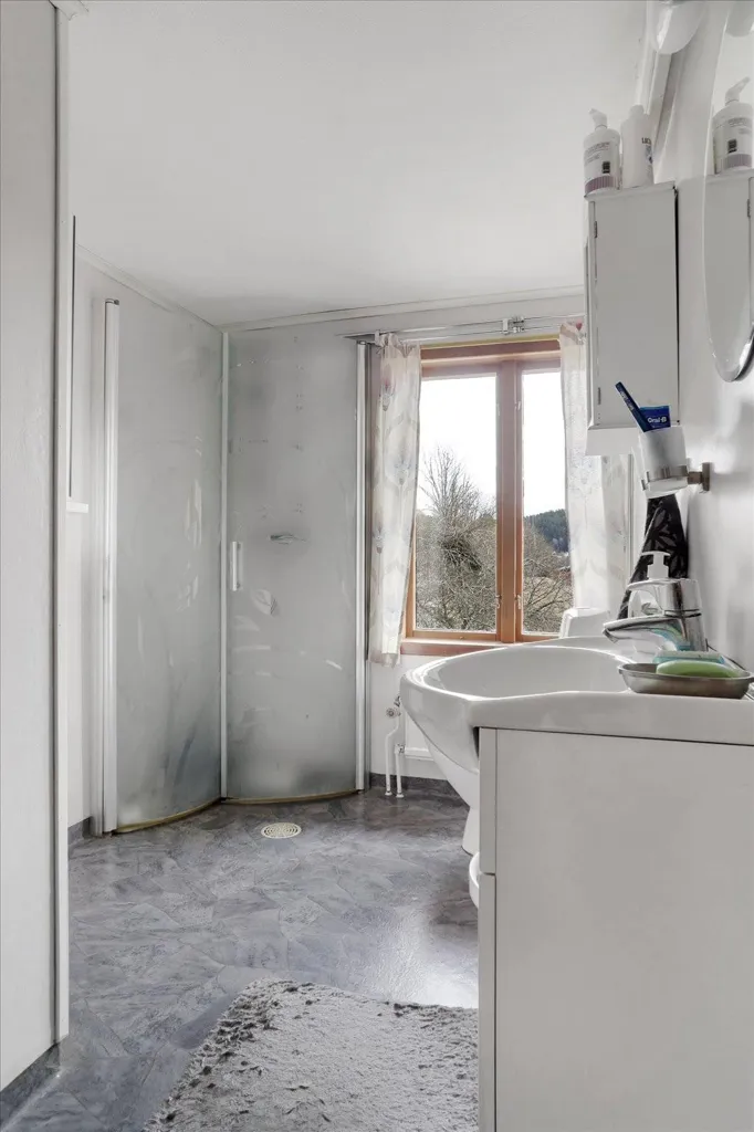 Bathrooms - Historic House with Garden in Uddevalla