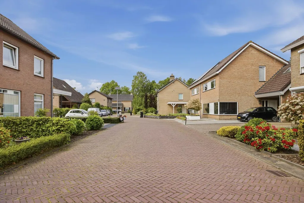 Extérieur - Two-Storey House with Garden in Made