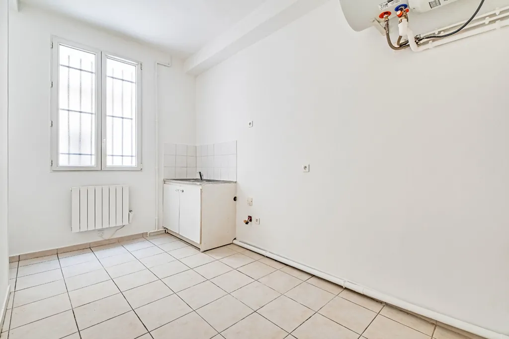 Toad - 2-Bedroom Flat with Courtyard View in Paris