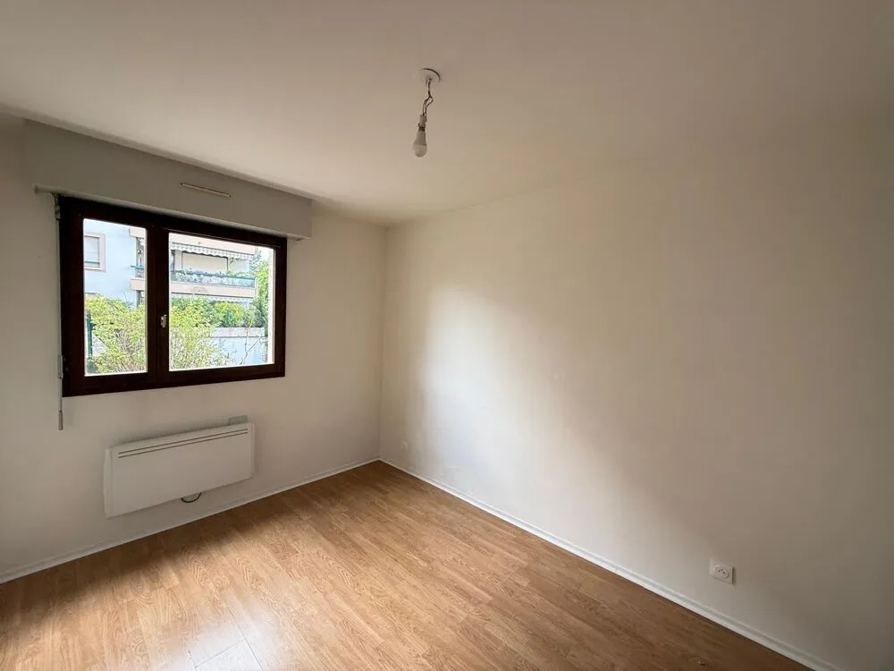 Toad - 3-Bedroom Apartment with Balcony in Gaillard