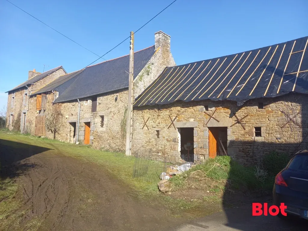 Extérieur - Corps de Ferme à Rénover avec Dépendances à Saint-Hélen