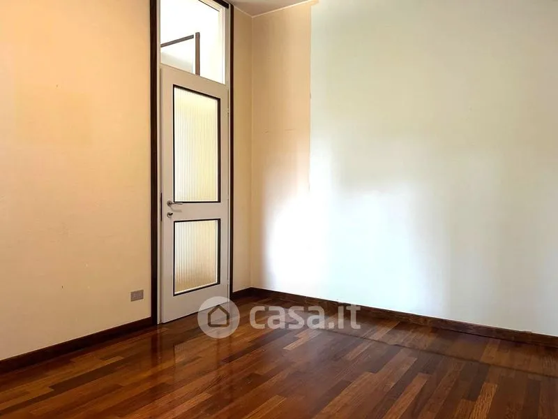 Pièces - Three-bedroom Apartment with Balconies in Cantù