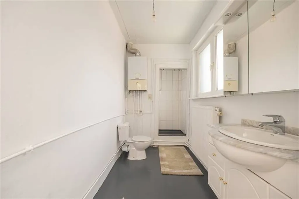 Salles de bain - Duplex avec 4 Chambres et Beaucoup de Lumières à Hoboken