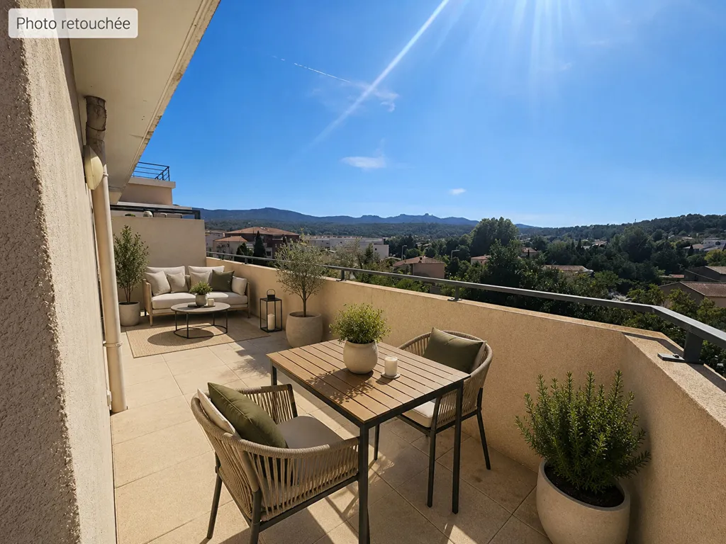 Rõdu - 3-Bed Apartment with Terrace in Gardanne