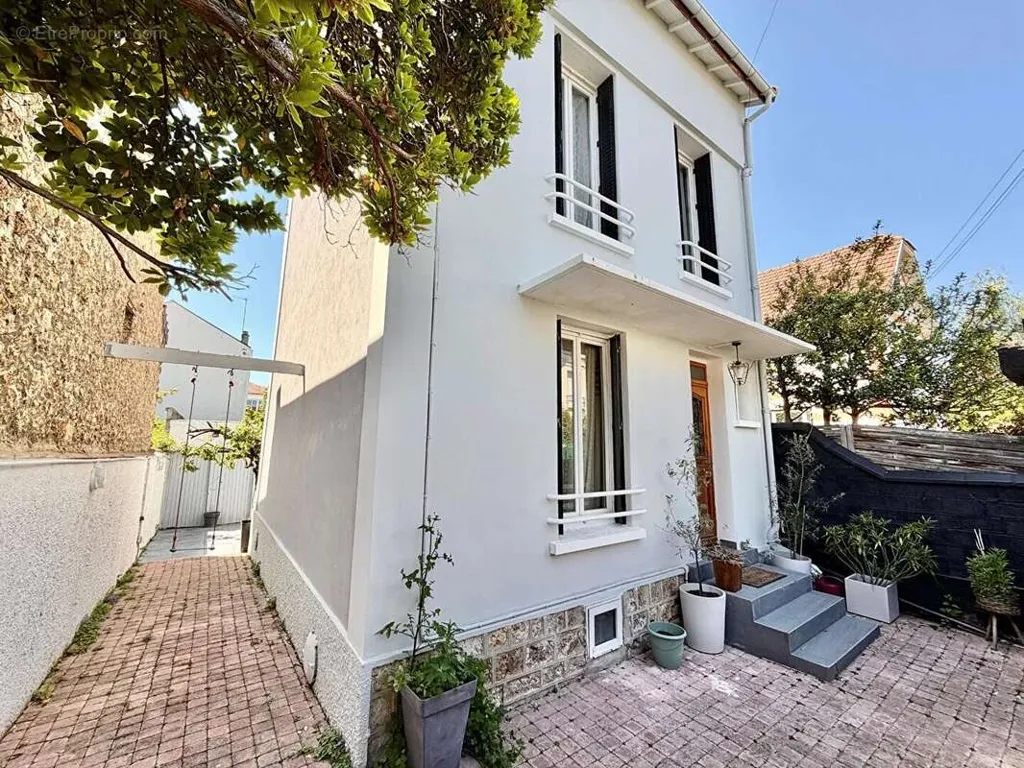 Exterior - Charming House with Garden in Colombes